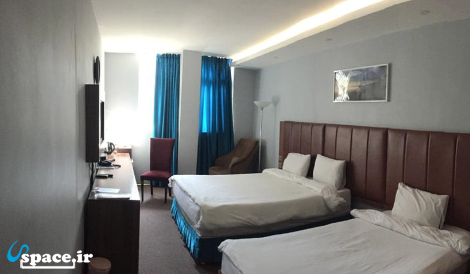 نمای داخلی اتاق سه تخته هتل ریم رام - عسلویه